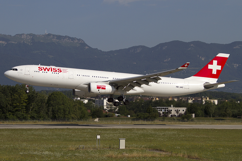 Swiss, HB-JHC, Airbus, A330-343X, 04.08.2012, GVA, Geneve, Switzerland




