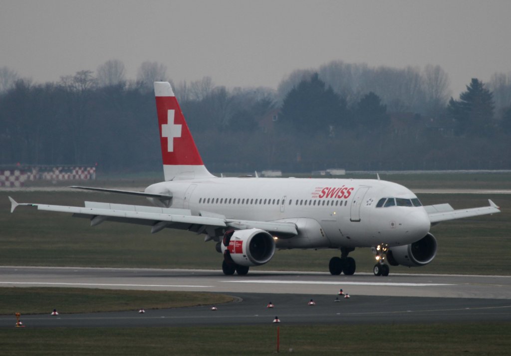Swiss International Airlines, HB-IPV  Castelegns-3021 m , Airbus, A 319-100, 11.03.2013, DUS-EDDL, Dsseldorf, Germany 