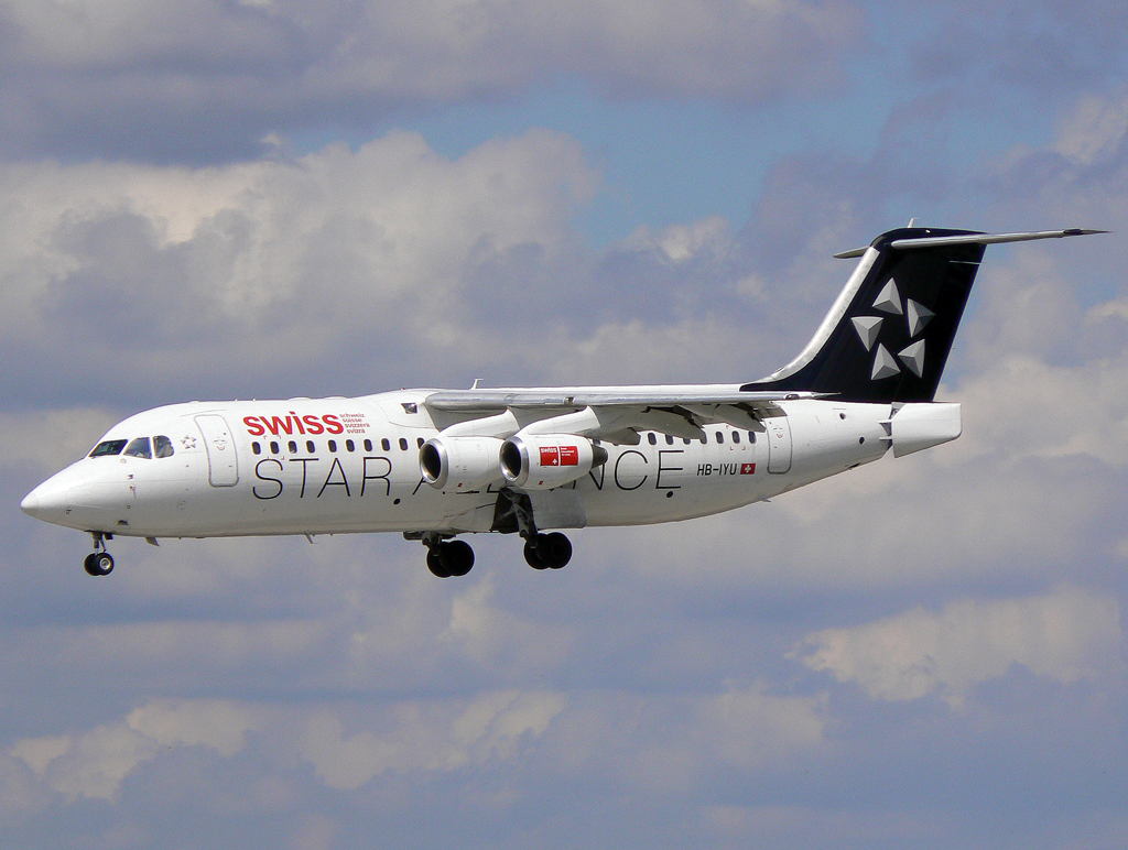 Swiss Star Alliance RJ100 HB-IYU im Anflug auf 23L in DUS / EDDL / Düsseldorf am 22.07.2007