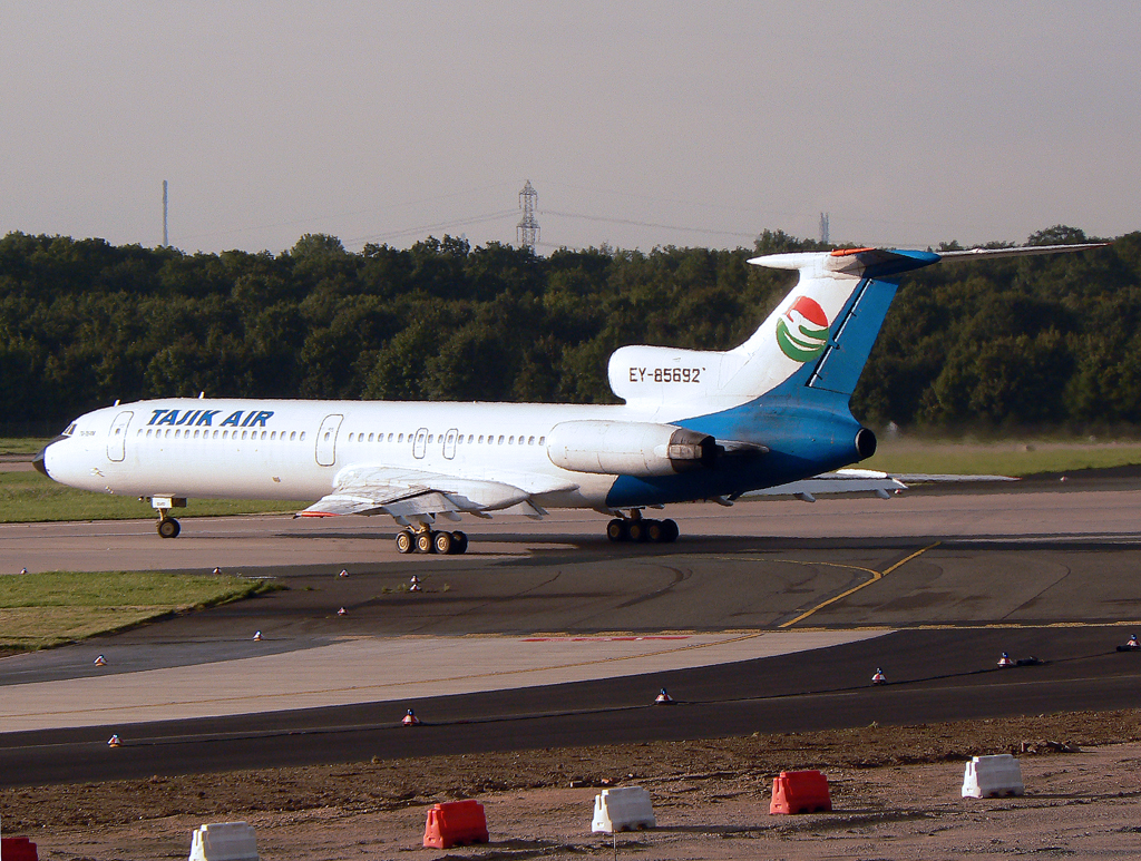 Tajik Air Tu-154M EY-85692 rollt auf die 23L in DUS / EDDL / Dsseldorf am 23.08.2008