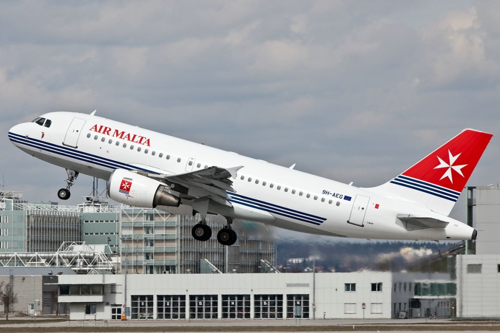 Take off A320/Air Malta/MUC/Mnchen/02.04.2010.