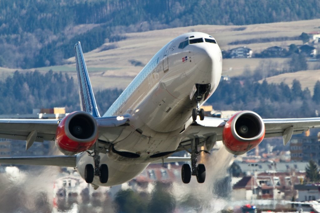 Take off B737/SAS/Innsbruck (LOWI / INN) / 27.02.2010.