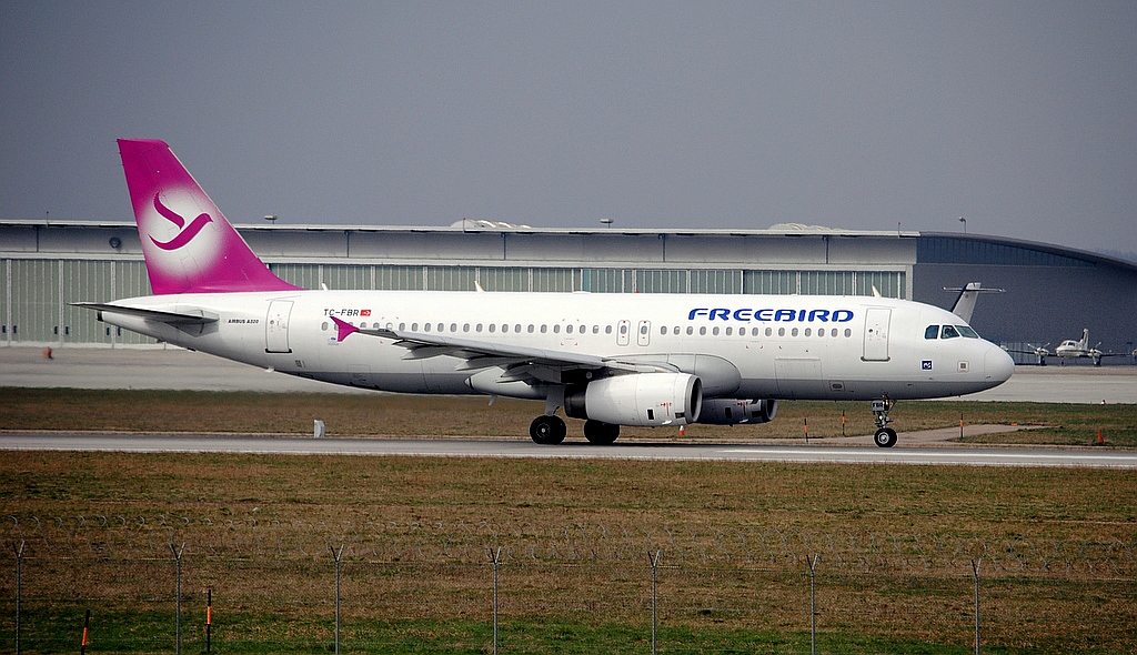 TC-FBR / Freebird / Airbus A320-232

aufgenommen am 27.03.2011 in Stuttgart (STR/EDDS)