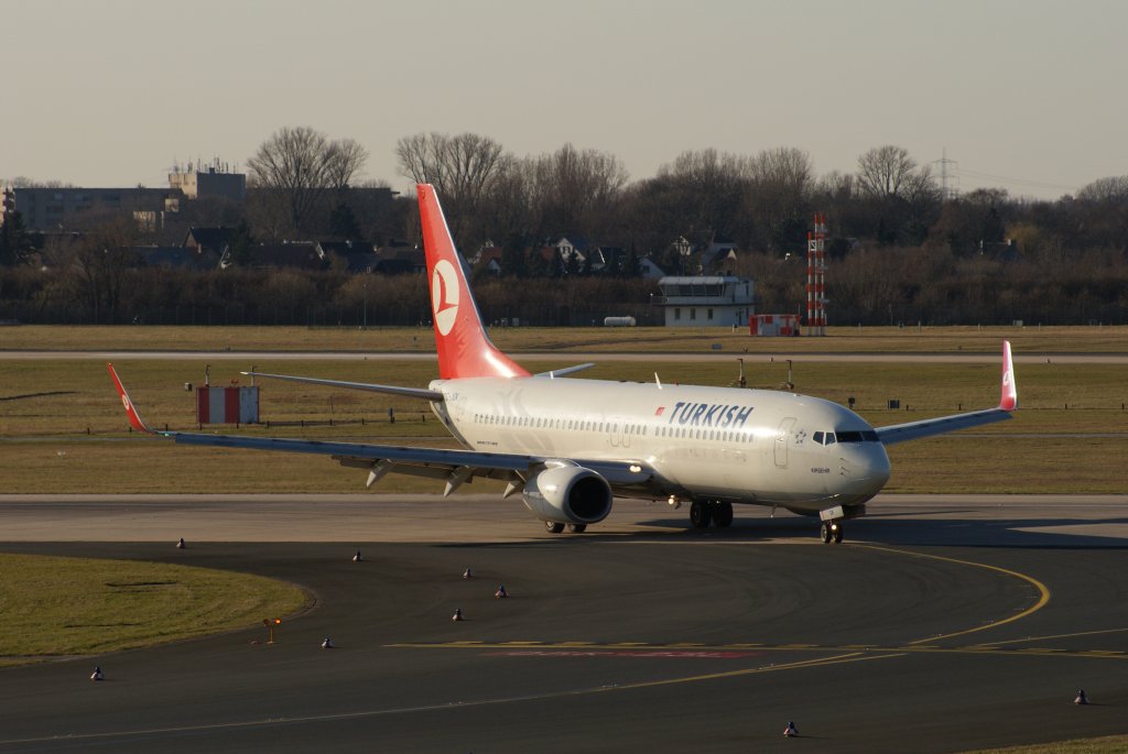 TC-JGK Boeing 737-800 der TurkishAirlines am Dsseldorfer-Flughafen am 07.03.2011