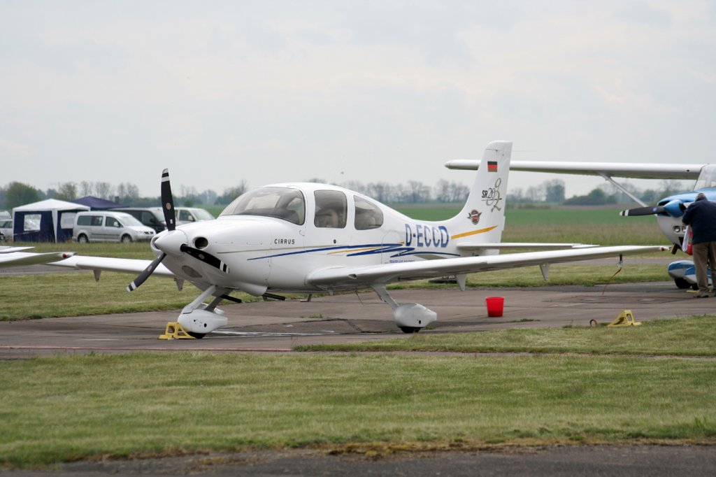 Tempelhof Aviators Cirrus SR 20 G2 D-ECCD beim Flugplatzfest in Strausberg am 08.05.2010