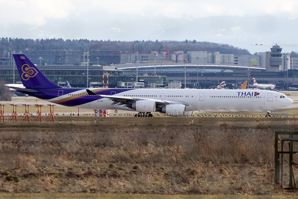 Thai Airways, HS-TNE, Airbus, A340-642, 15.01.2011, ZRH, Zuerich, Switzerland 





