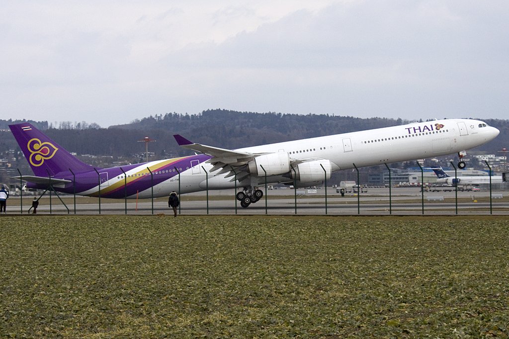 Thai Airways, HS-TNF, Airbus, A340-642, 20.02.2010, ZRH, Zrich, Switzerland 


