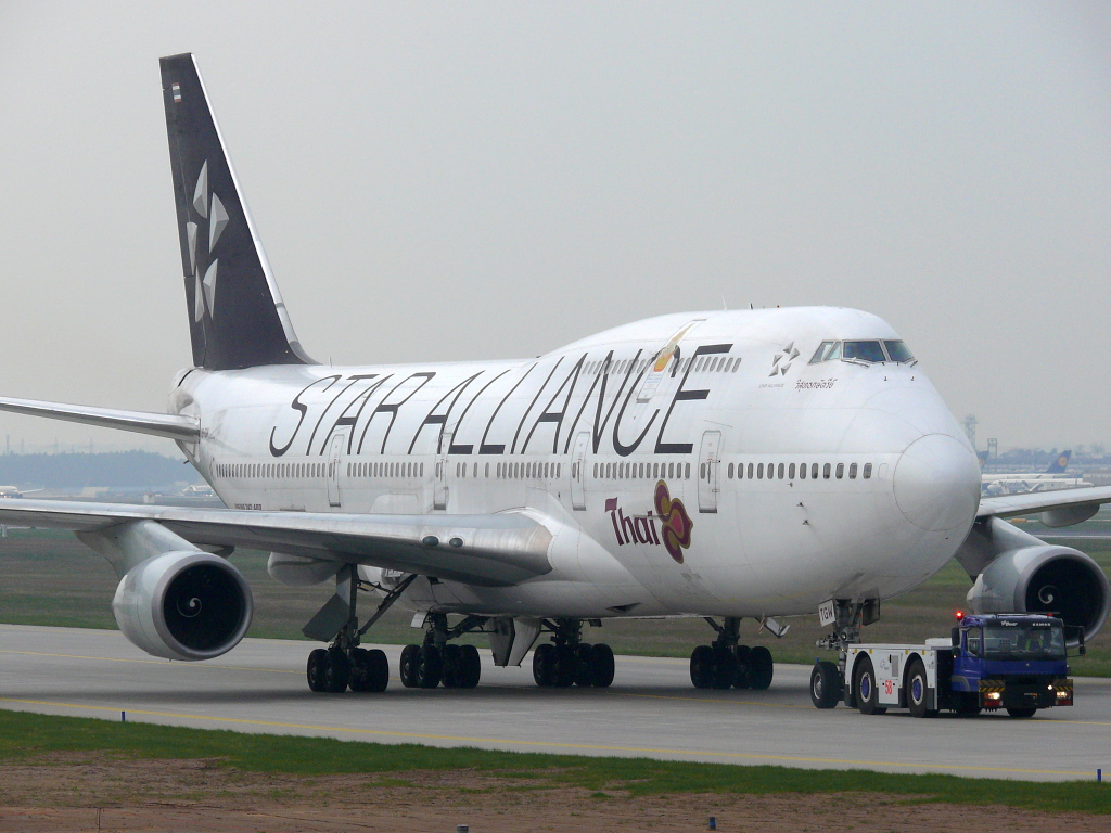 Thai  Star Alliance ; HS-TGW; Boeing 747-400; Flughafen Frankfurt/Main. 13.04.2010.