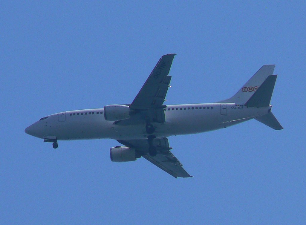 TNT B 737-3Q8 OO-TNF im Landeanflug auf Korfu am 16.07.2010