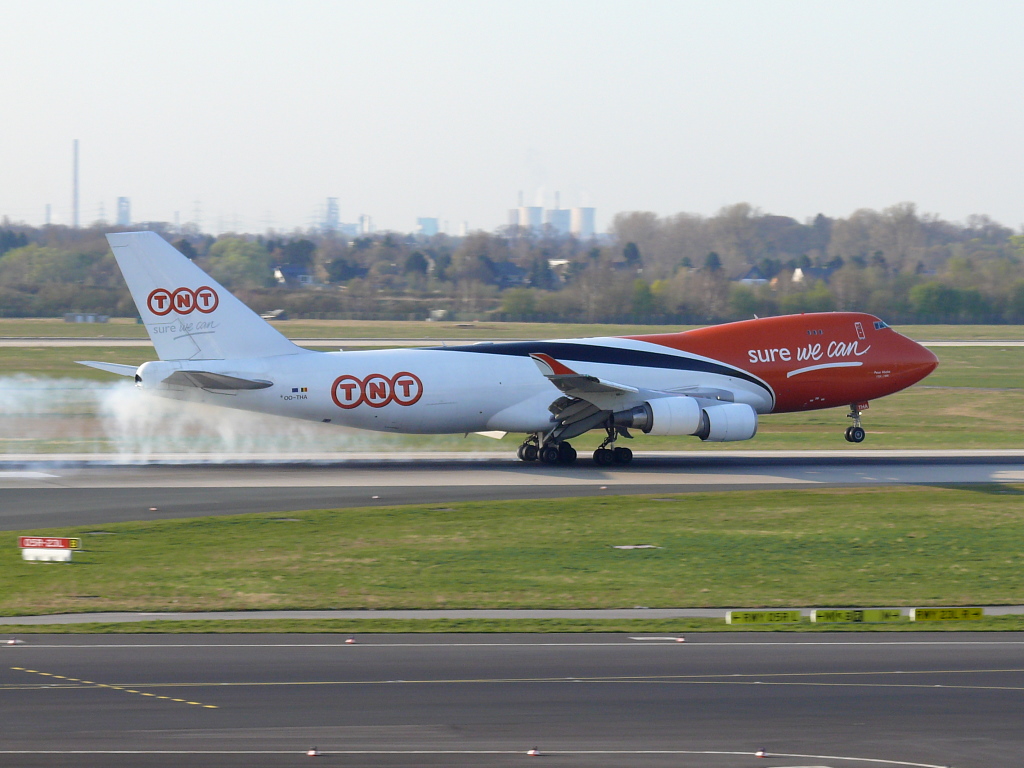 TNT; OO-THA; Boeing 747-4HA. Flughafen Dsseldorf. 27.03.2011.

