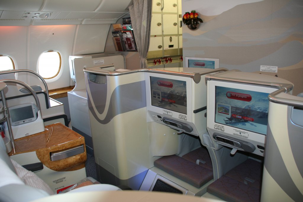 Tolle Ausstattung des oberen Flugdecks im Emirates A 380-861 A6-EDJ am 09.06.2010 auf der ILA in Berlin-Schnefeld