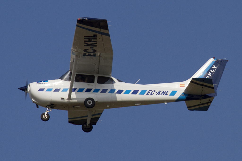 Topfly, EC-KHL, Cessna, 172R Skyhawk, 05.09.2010, GRO, Girona, Spain

