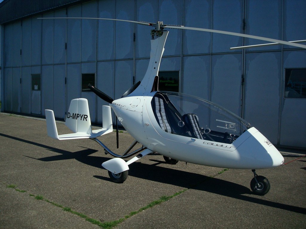 Tragschrauber  calidus  von der Hildesheimer Firma Autogyro, baut seit 1999 diese Fluggerte und gehrt zu den Weltmarktfhrern, zweisitzig mit Kabine, v/max 185Km/h, Reichweite 450-500Km, Rotax-Motoren von 100PS und 115PS, April 2011