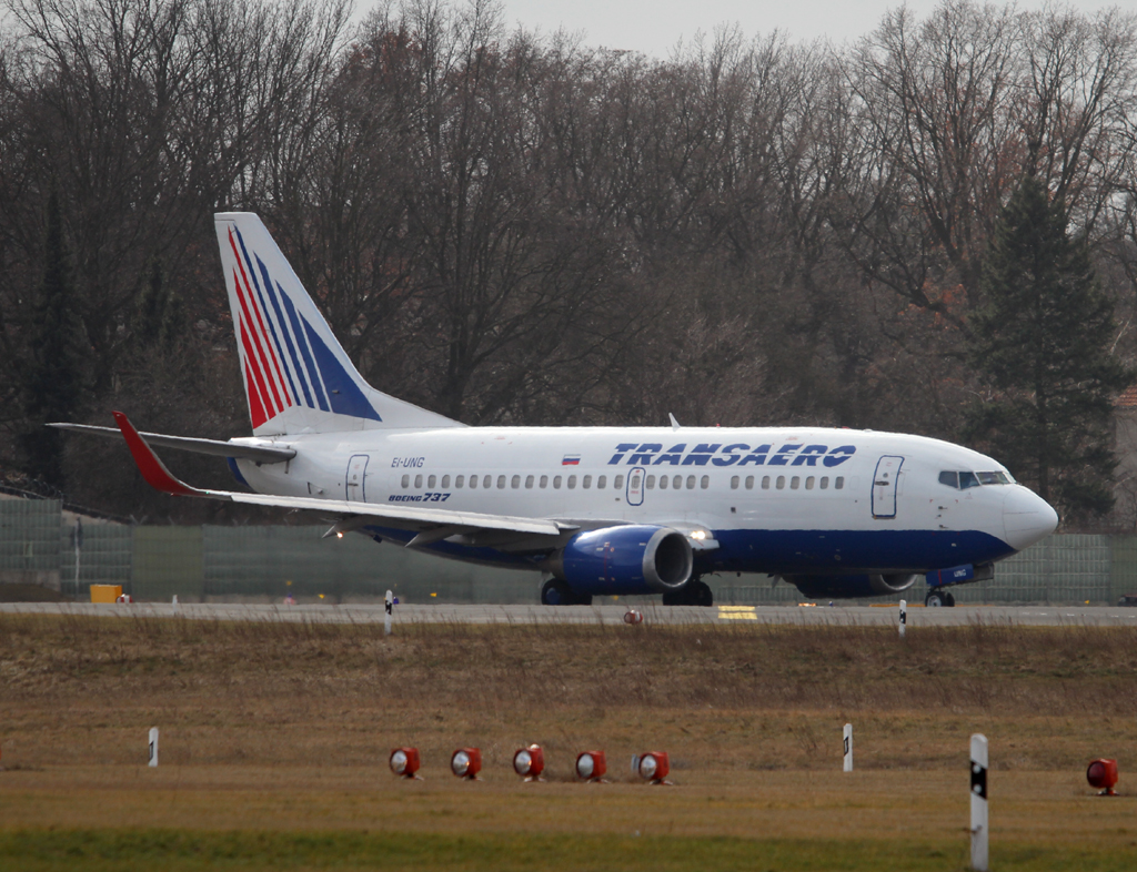 Transaero B 737-524 EI-UNG kurz vor dem Start in Berlin-Tegel am 01.03.2013
