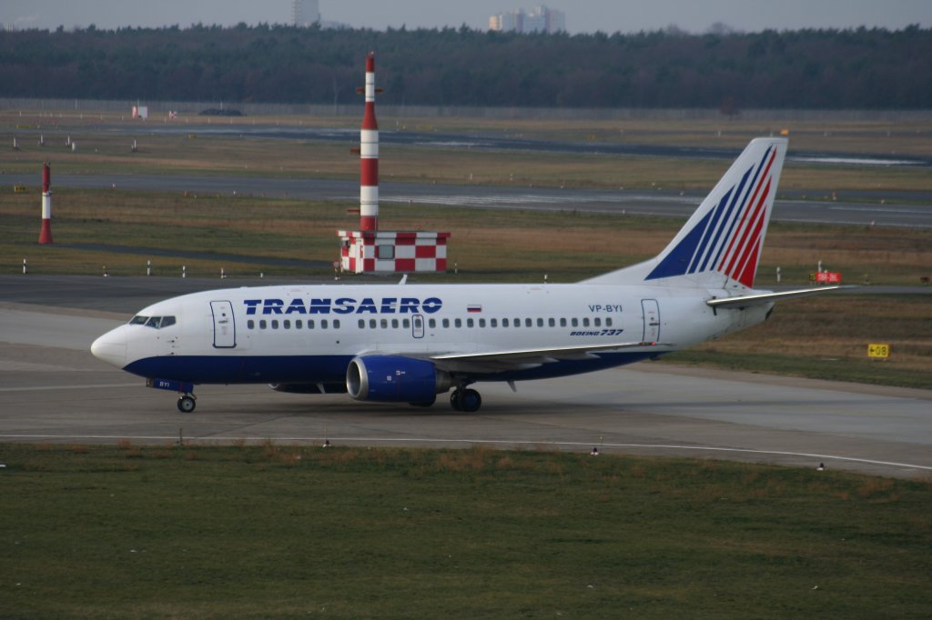 Transaero B 737-524 VP-BYI am 05.12.2009 auf dem Flughafen Berlin-Tegel