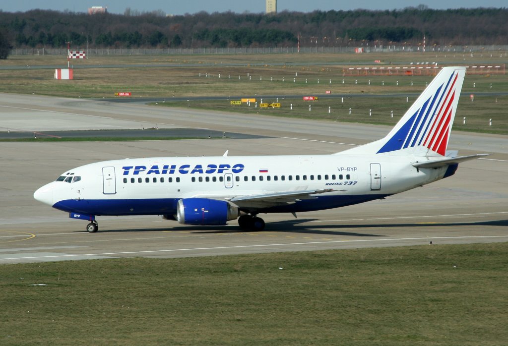 Transaero B 737-524 VP-BYP bei der Ankunft in Berlin-Tegel am 02.04.2010