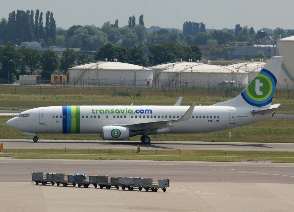 Transavia Airlines, PH-HWE, Boeing 737-800 WL, 2010.06.26, AMS-EHAM, Amsterdam (Schiphol), Niederlande