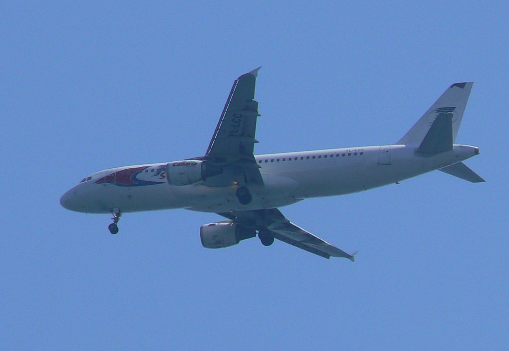 Travel Service A 320-211 YL-LCC im Landeanflug auf Korfu am 16.07.2010