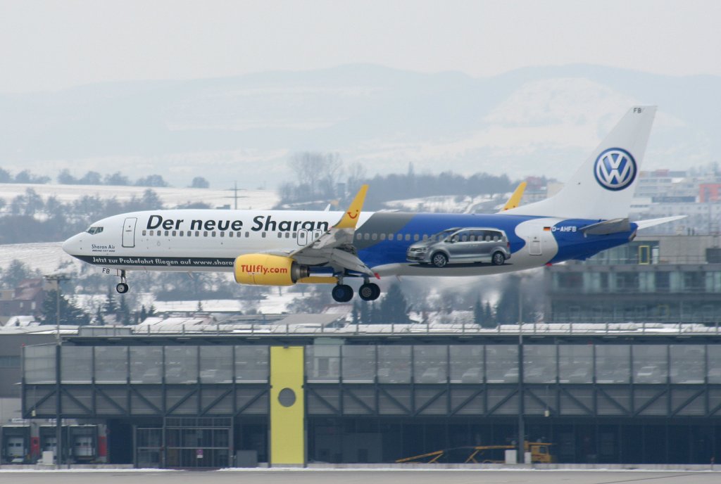 Tuifly B 737-8K5 D-AHFB   Sharan Air   kurz vor der Landung in Stuttgart am 10.03.2010