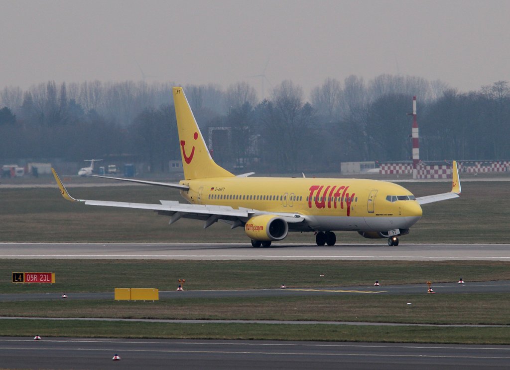 Tuifly B 737-8K5 D-AHFT bei der Ankunft in Dsseldorf am 11.03.2013