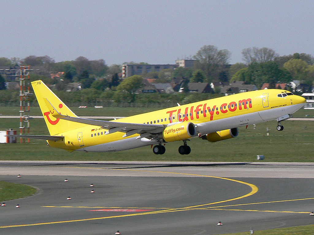 TUIfly B737-800 D-AHFG beim Takeoff auf 23L in DUS / EDDL / Düsseldorf am 15.04.2007