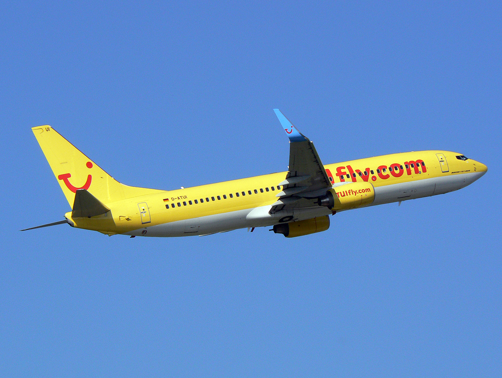 TUIfly B737-800 D-ATUI nach dem Takeoff auf 05R in DUS / EDDL / Düsseldorf am 07.10.2007