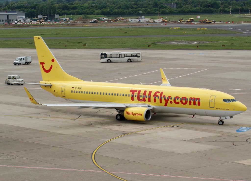 TUIfly, D-AHFA, Boeing 737-800 WL (gelbe Lackierung), 2009.05.13, DUS-EDDL, Dsseldorf, Germany 

