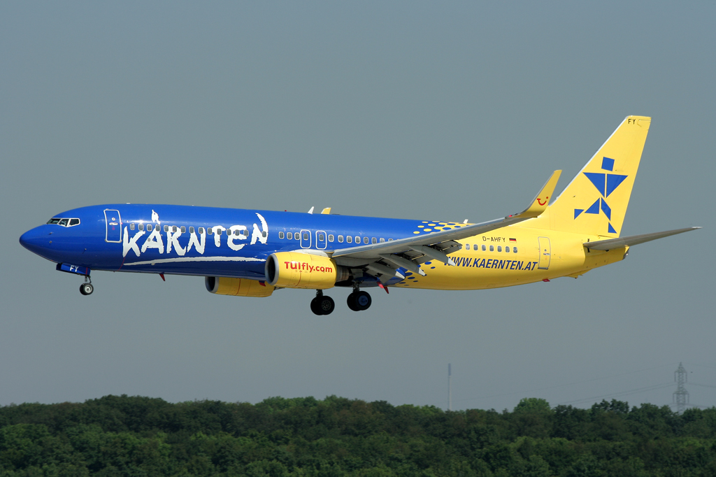 TUIfly Krnten B737-800 D-AHFY kurz vor der Landung auf der 23L in DUS / EDDL / Dsseldorf am 24.05.2009