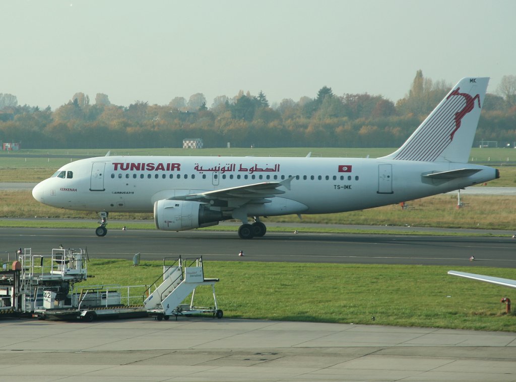Tunisair A 319-114 TS-IMK am 31.10.2011 auf dem Flughafen Dsseldorf