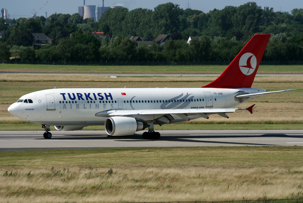 Turkish A310 TC-JDB verlsst die 23L in DUS / EDDL / Dsseldorf am 06.07.2008