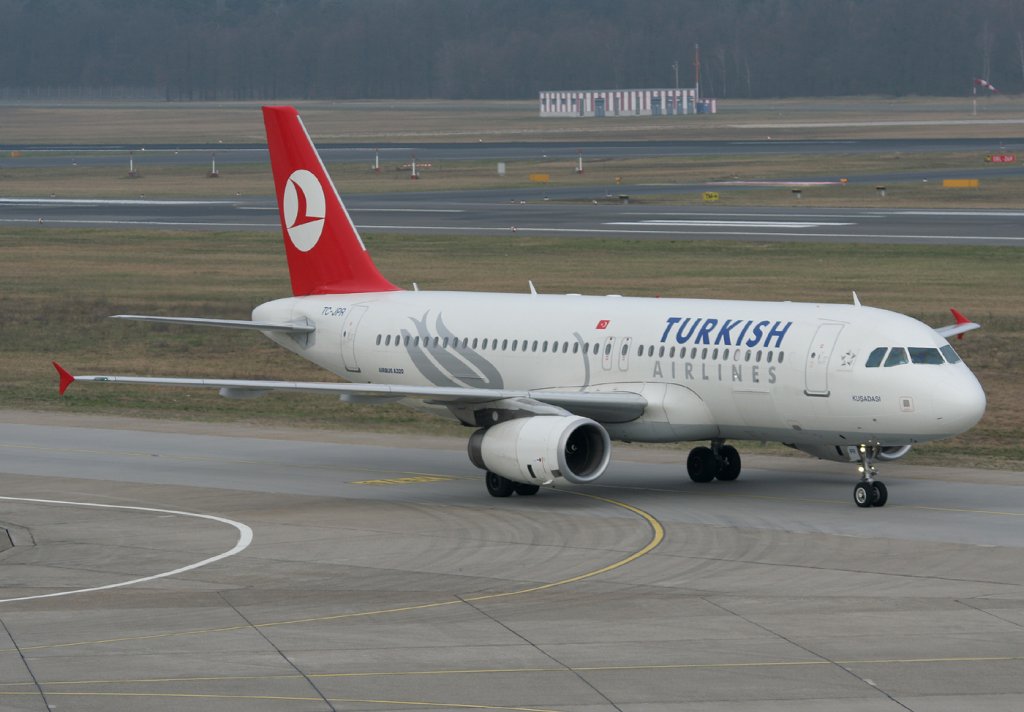 Turkish Airlines A 320-232 TC-JPR bei der Ankunft in Berlin-Tegel am 02.04.2011