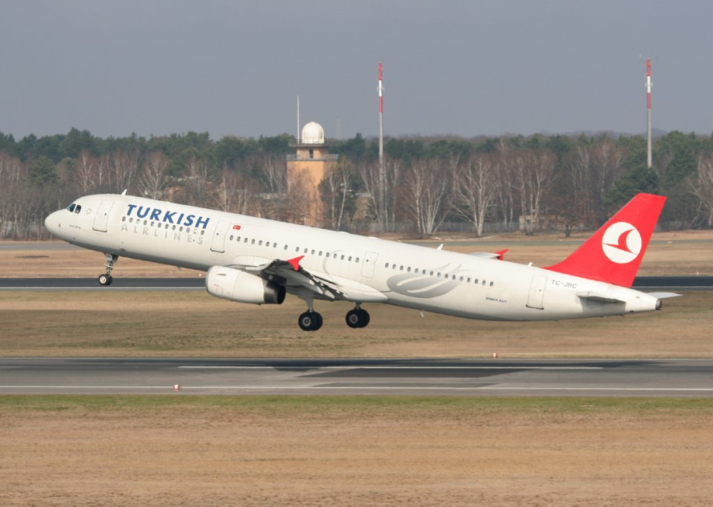 Turkish Airlines A 321-231 TC-JRC beim Start in Berlin-Tegel am 25.03.2012