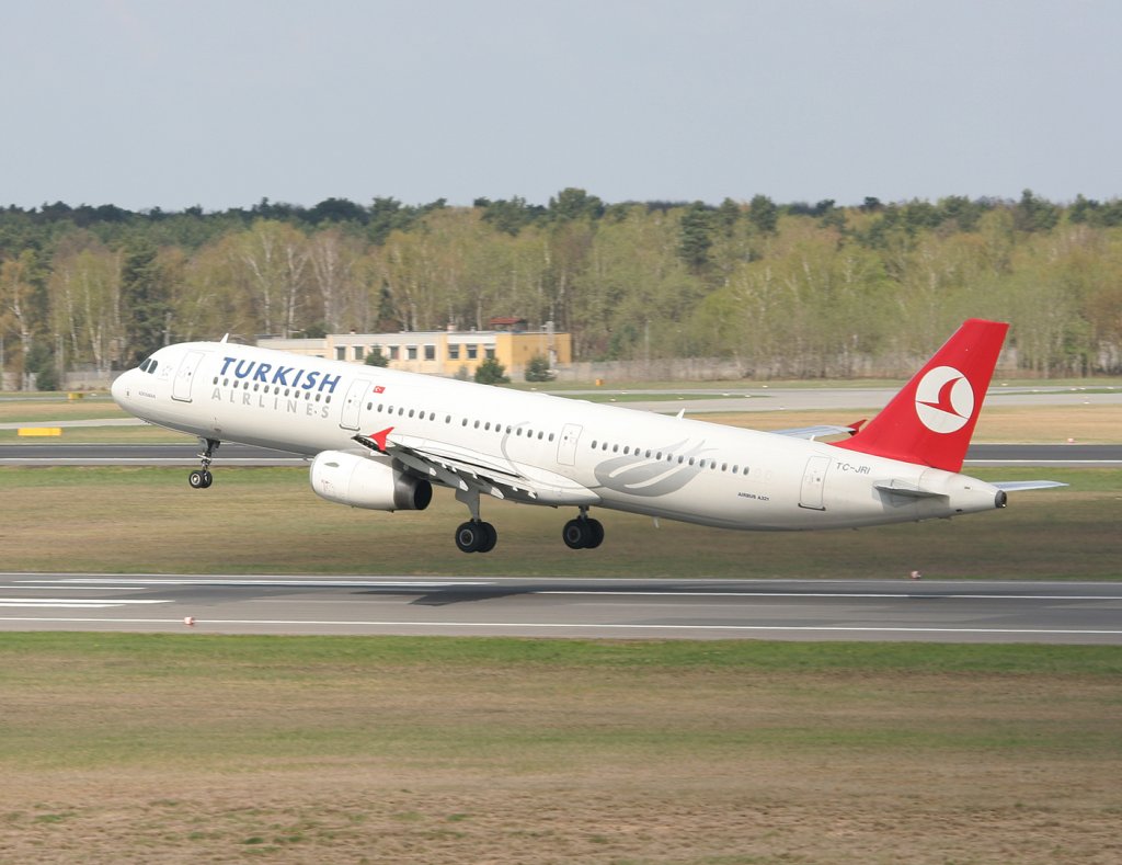 Turkish Airlines A 321-231 TC-JRI beim Start in Berlin-Tegel am 16.04.2011