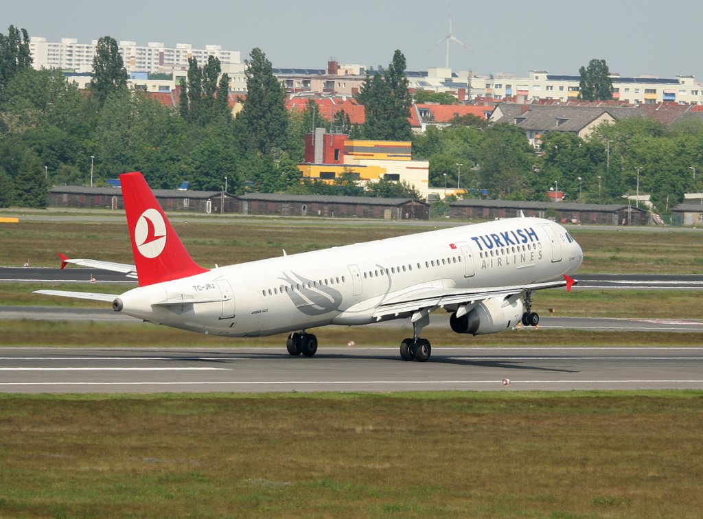 Turkish Airlines A 321-231 TC-JRJ beim Start in Berlin-Tegel am 22.05.2012