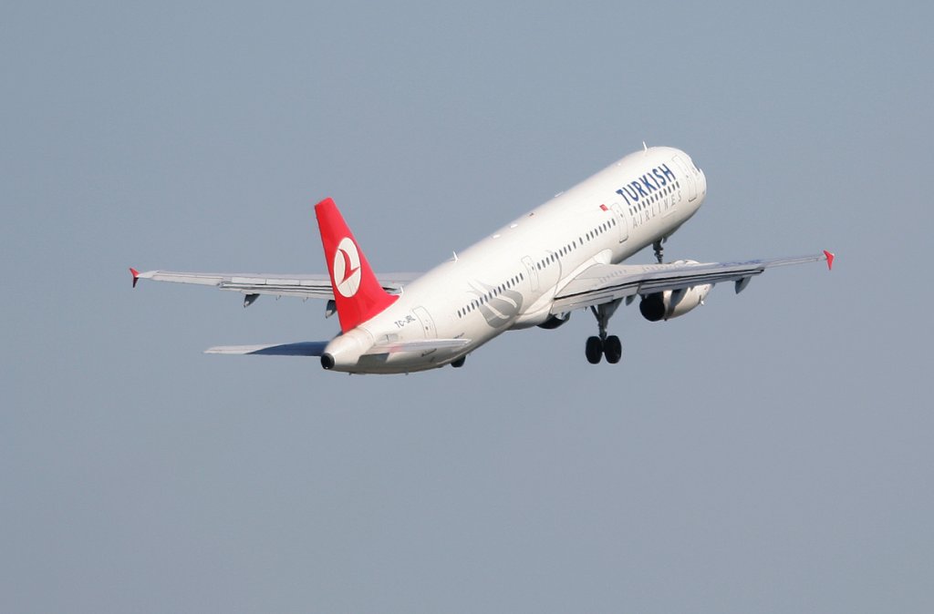 Turkish Airlines A 321-231 TC-JRL beim Start in Berlin-Tegel am 30.04.2011