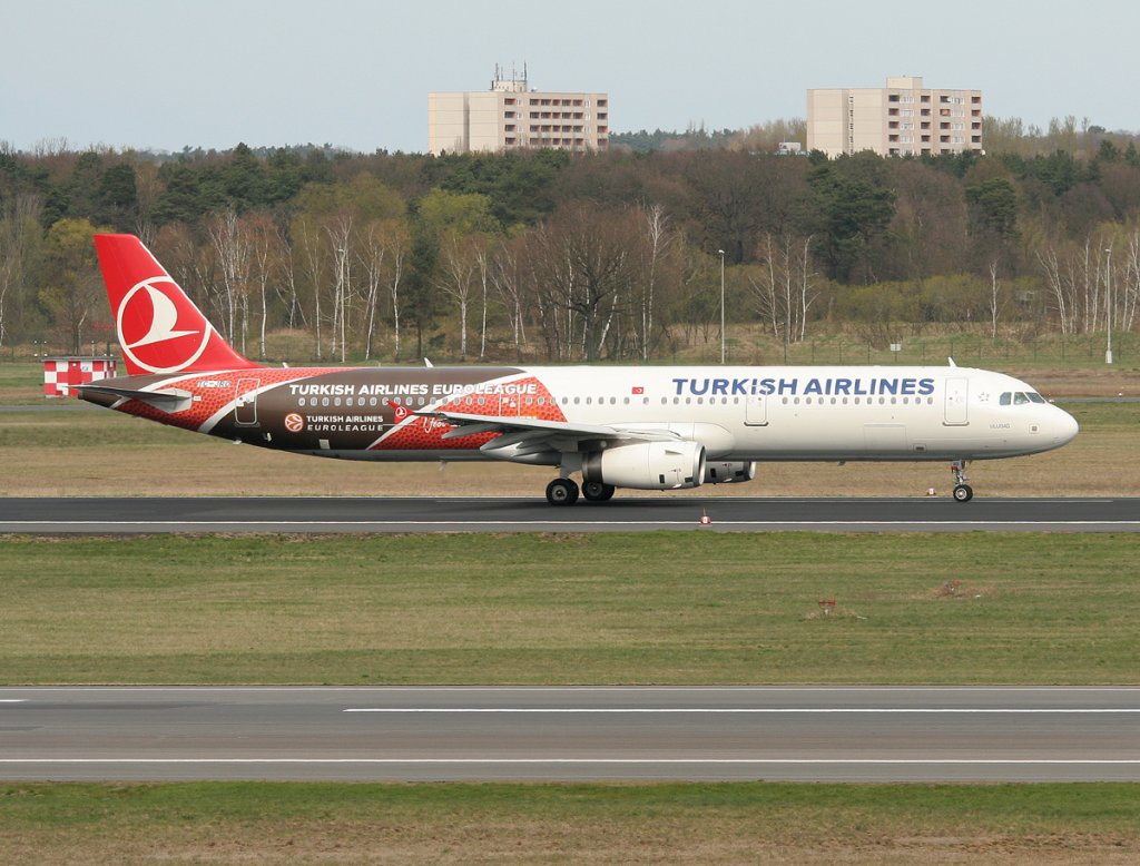 Turkish Airlines A 321-231 TC-JRO nach der Landung in Berlin-Tegel am 15.04.2012
