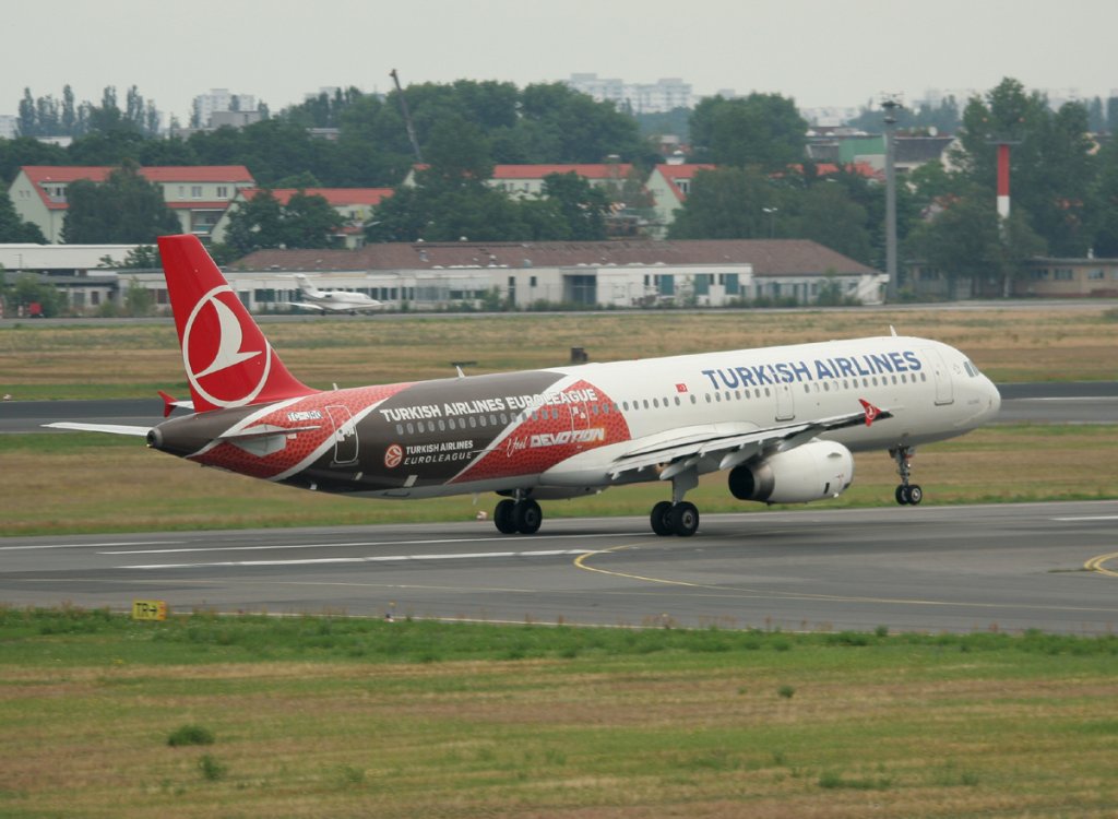 Turkish Airlines A 321-231 TC-JRO beim Start in Berlin-Tegel am 03.07.2012