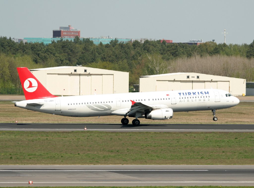 Turkish Airlines A 321-232 TC-JMH beim Start in Berlin-Tegel am 28.04.2012