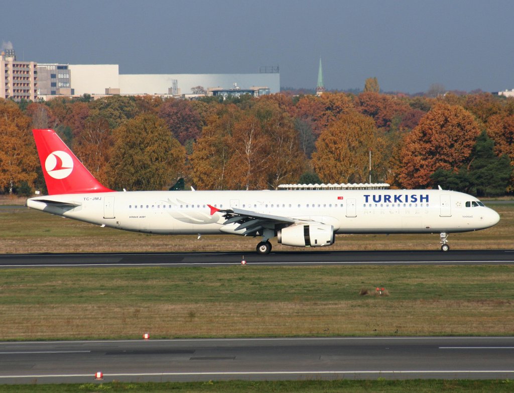 Turkish Airlines A 321-232 TC-JMJ nach der Landung in Berlin-Tegel am 31.10.2009