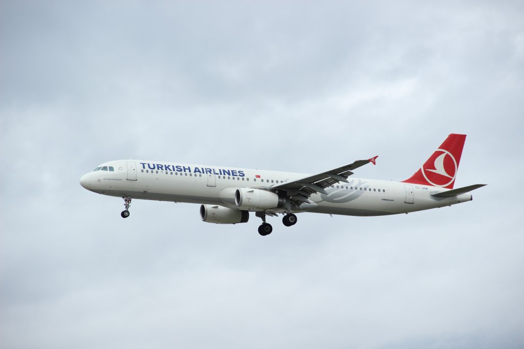 Turkish Airlines A321-231 TC-JRM am 13.07.2012 am Frankfuter Flughafen
