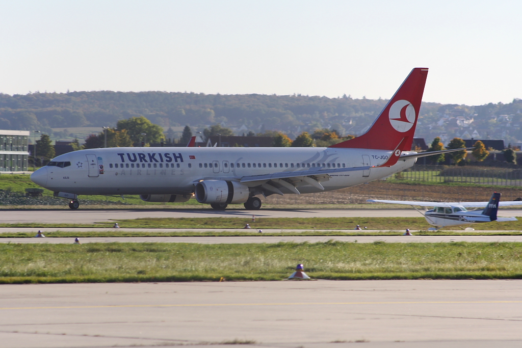 Turkish Airlines 
Boeing 737-8F2 
TC-JGO 
Stuttgart 
10.10.10

