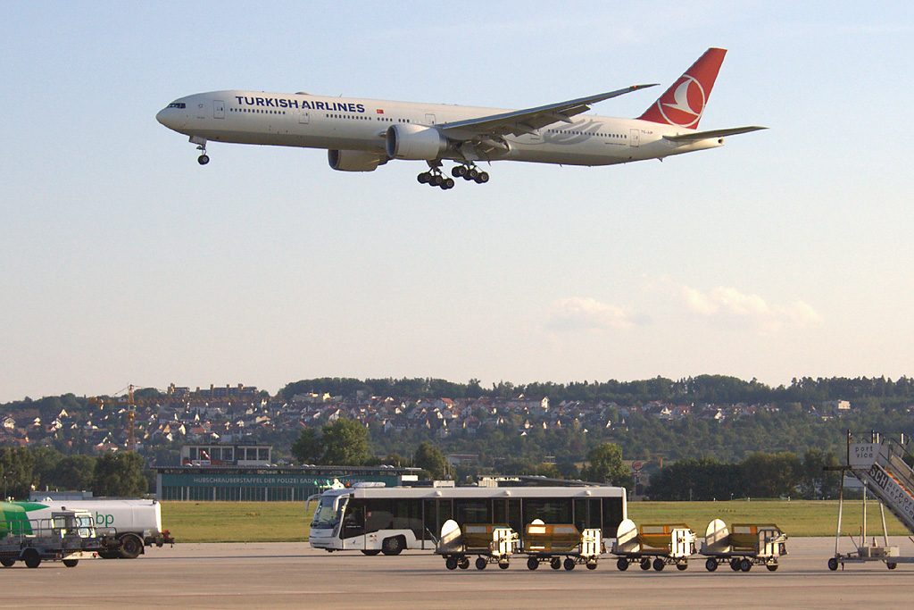Turkish Airlines 
Boeing 777-3F2(ER) 
TC-JJP 
STR Stuttgart [Echterdingen], Germany 
September 2012