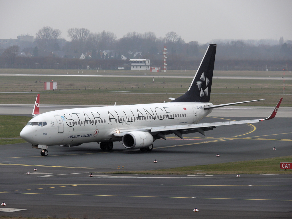 Turkish Airlines "Star Alliance"; TCJFI; Boeing 7378F2. Flughafen