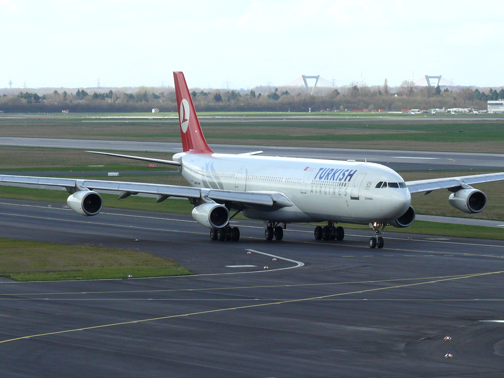 Turkish Airlines; TC-JDJ. Airbus A340-311. Flughafen Dsseldorf. 27.03.2010.