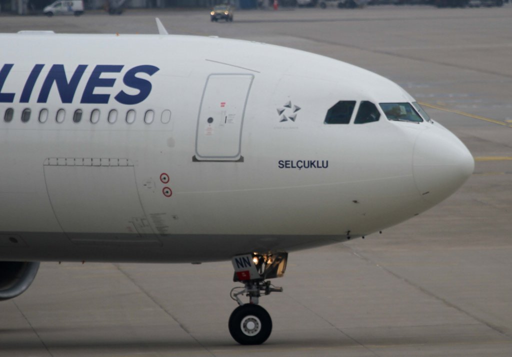 Turkish Airlines, TC-JNN  Selcuklu , Airbus, A 330-300  (Bug/Nose ~ neue TA-Lackierung), 11.03.2013, DUS-EDDL, Dsseldorf, Germany 