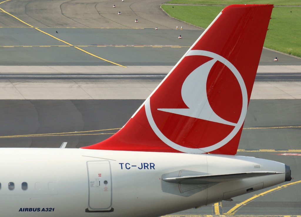 Turkish Airlines, TC-JRR, Airbus A 321-200 (Seitenleitwerk/Tail ~ neue TA-Lackierung), 28.07.2011, DUS-EDDL, Dsseldorf, Germany