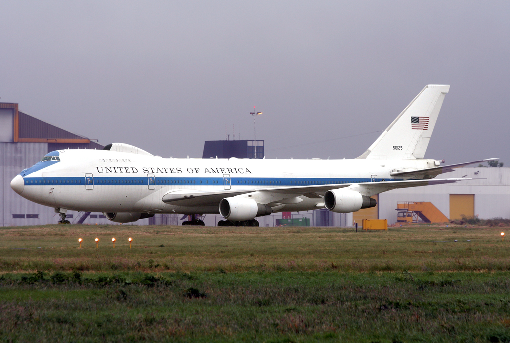 U. S. Air Force Boeing 747 E-4B 75-0125 / 50125 steht abgestellt in MST / EHBK / Maastricht am 11.06.2009