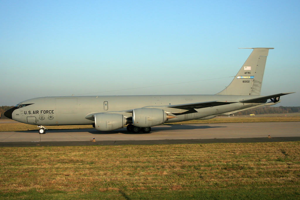 U. S. Air Force KC-135T AFRC 58-0102 rollt auf dem Taxiway zur 09 in GKE / ETNG / Geilenkirchen am 04.11.2008