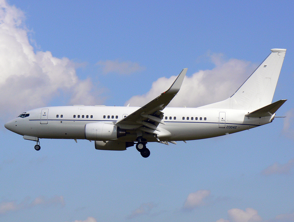 U. S. Army C-40B 02-0042 im Anflug auf 27 in GKE / ETNG / Geilenkirchen am 25.07.2007