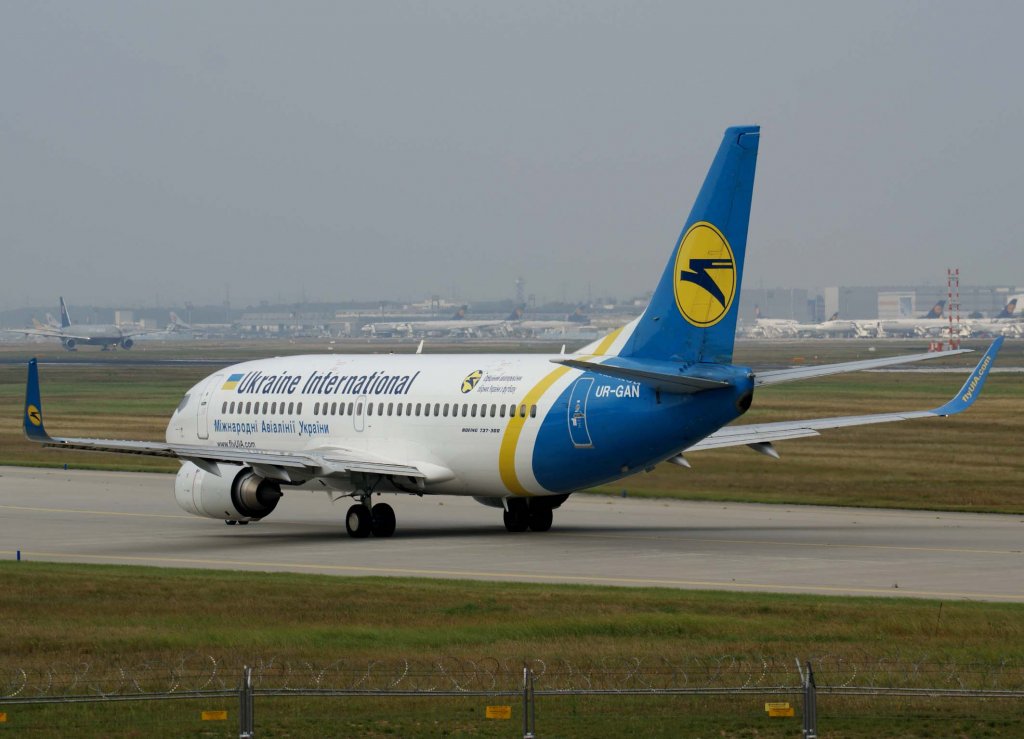Ukraine International, UR-GAN, Boeing 737-300 wl, 2009.09.16, FRA, Frankfurt, Germany